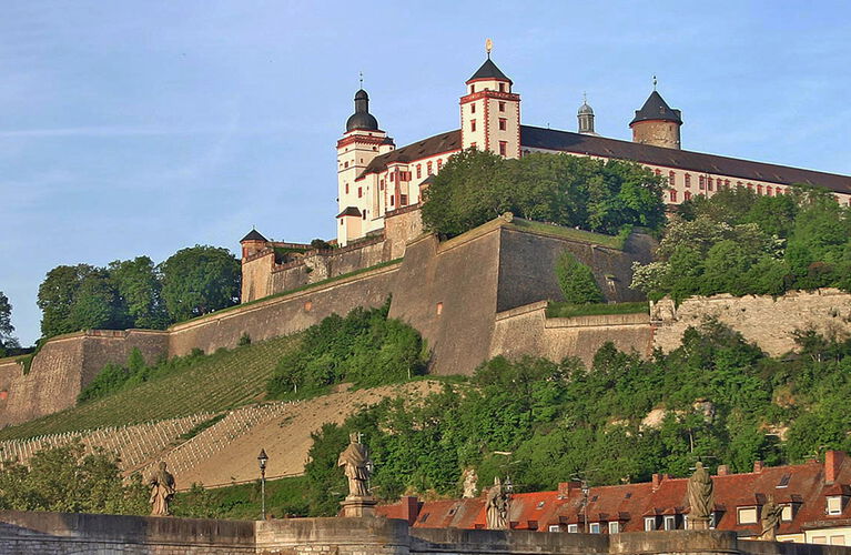 SiGeKo bei der Sanierung Festung Marienberg in Würzburg - Foto: Christian Horvat - Eigenes Werk, gemeinfrei SiGeKo bei der Sanierung Festung Marienberg in Würzburg - Foto: Christian Horvat - Eigenes Werk, gemeinfrei